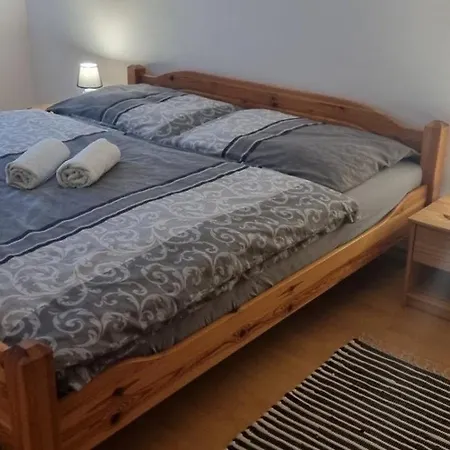 Διαμέρισμα V Centre S Garazovym Statim Πιεστάνυ